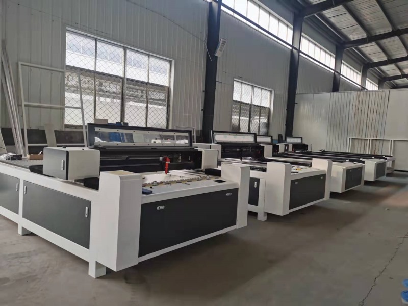 1325 laser cutting machine in production